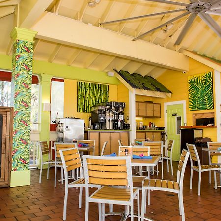 Sunshine Suites Resort West Bay Екстер'єр фото