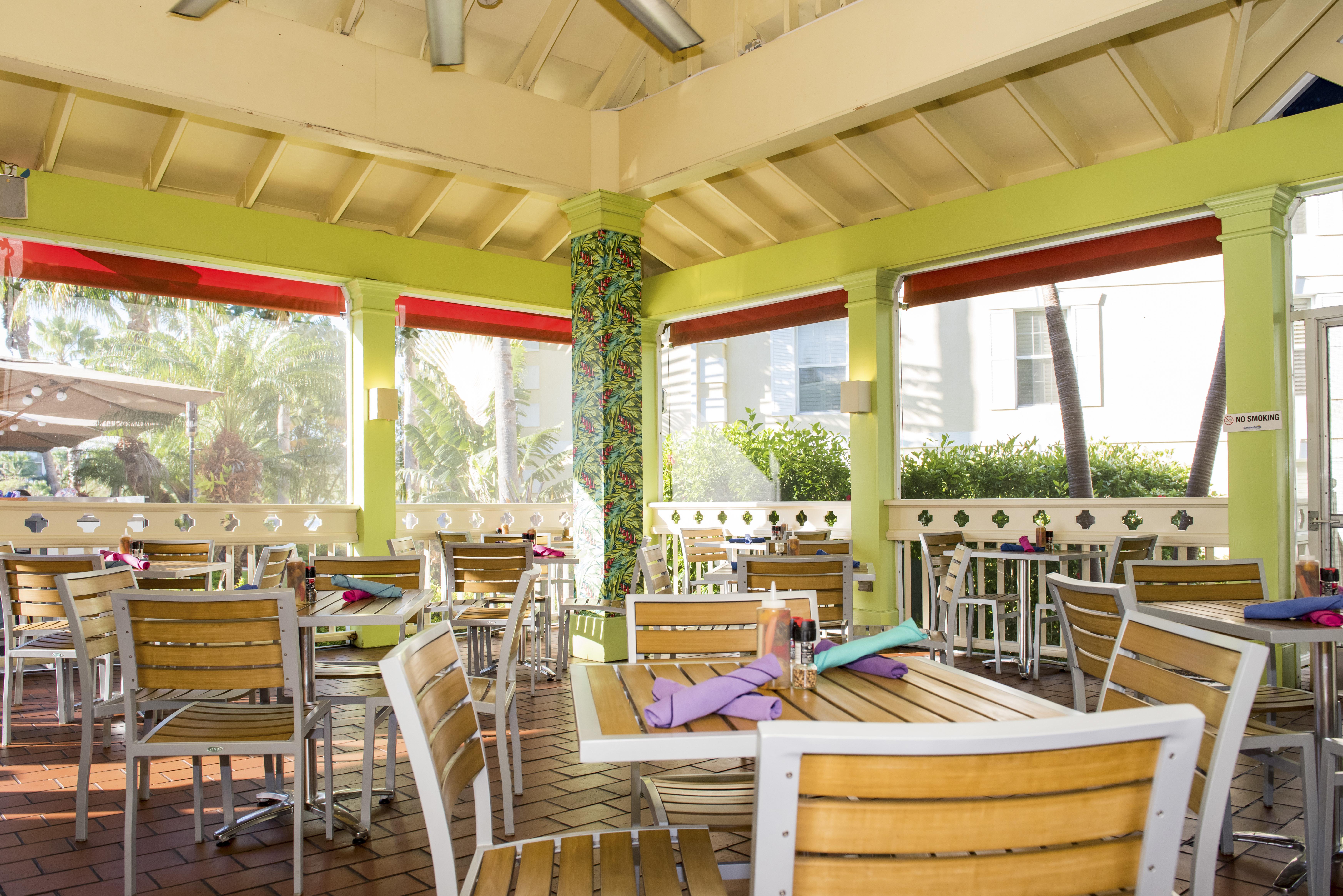 Sunshine Suites Resort West Bay Екстер'єр фото