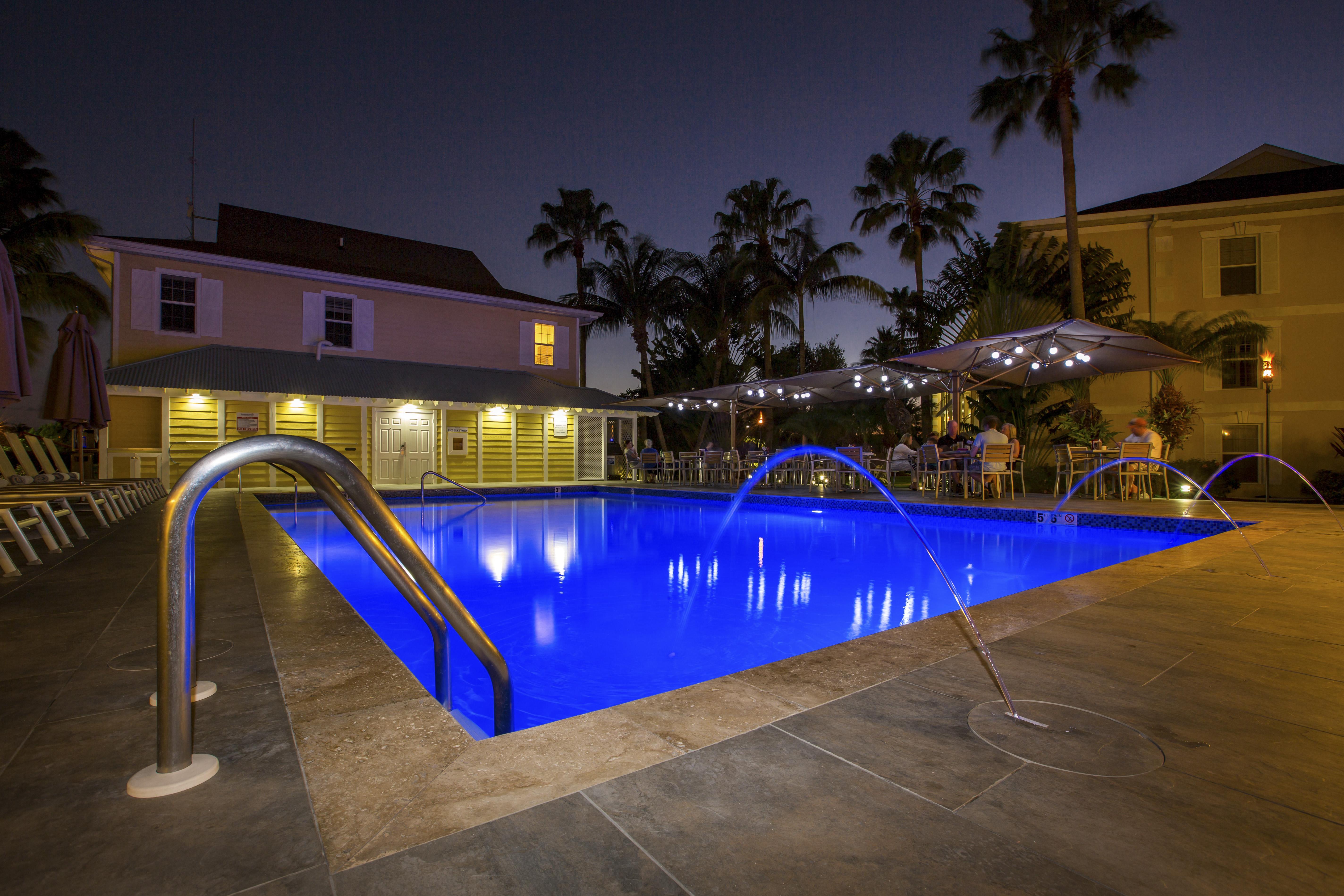 Sunshine Suites Resort West Bay Екстер'єр фото