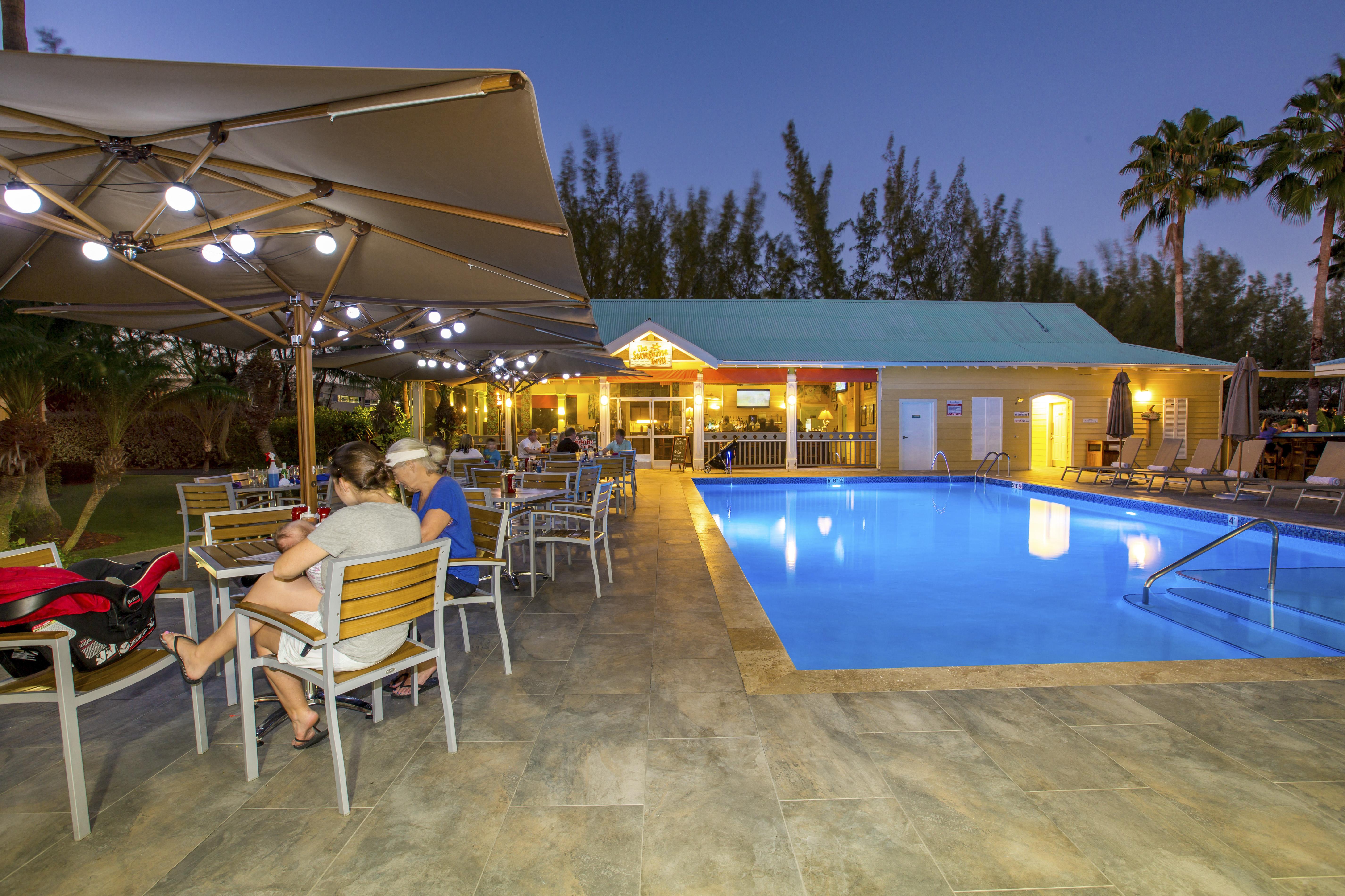 Sunshine Suites Resort West Bay Екстер'єр фото