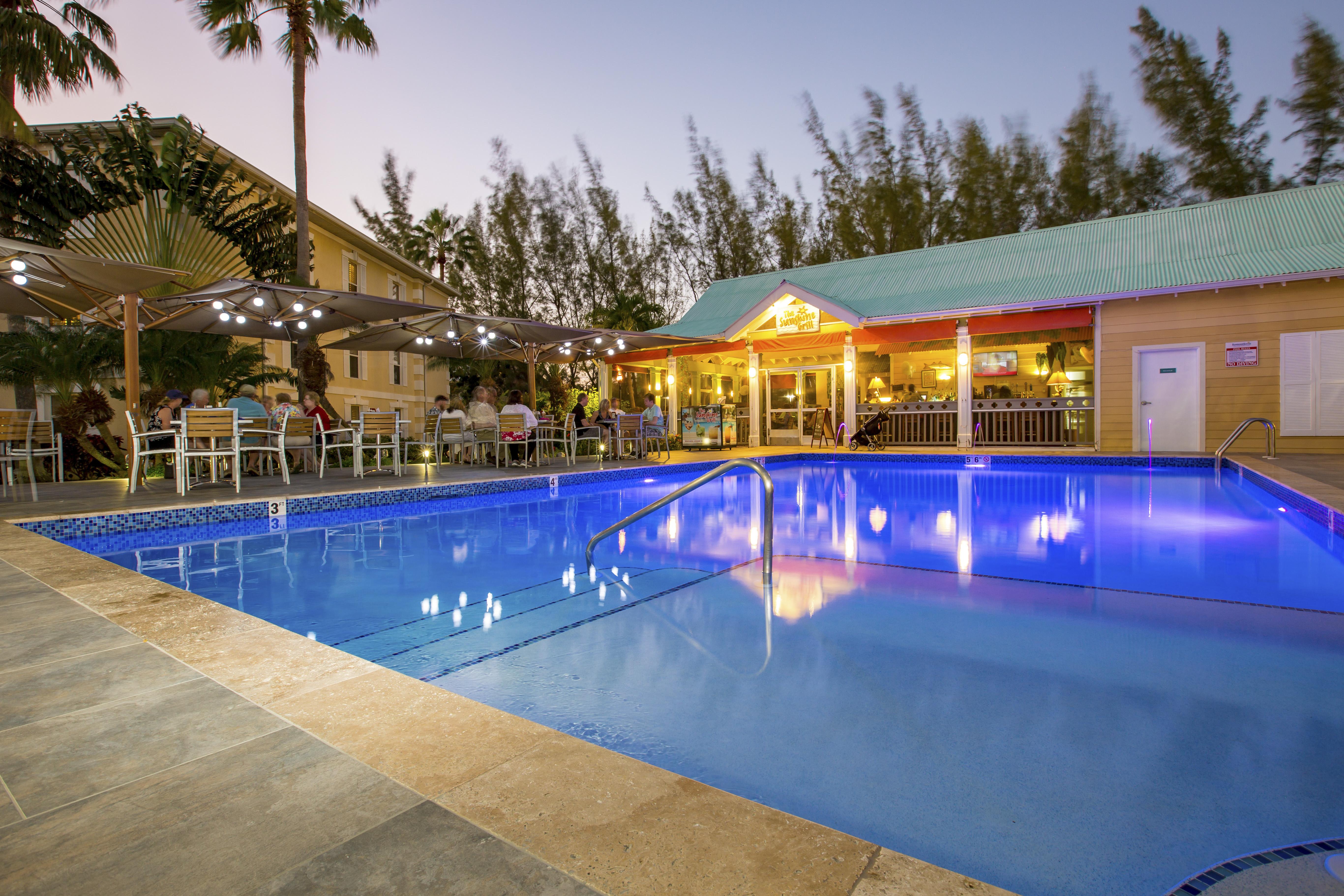 Sunshine Suites Resort West Bay Екстер'єр фото