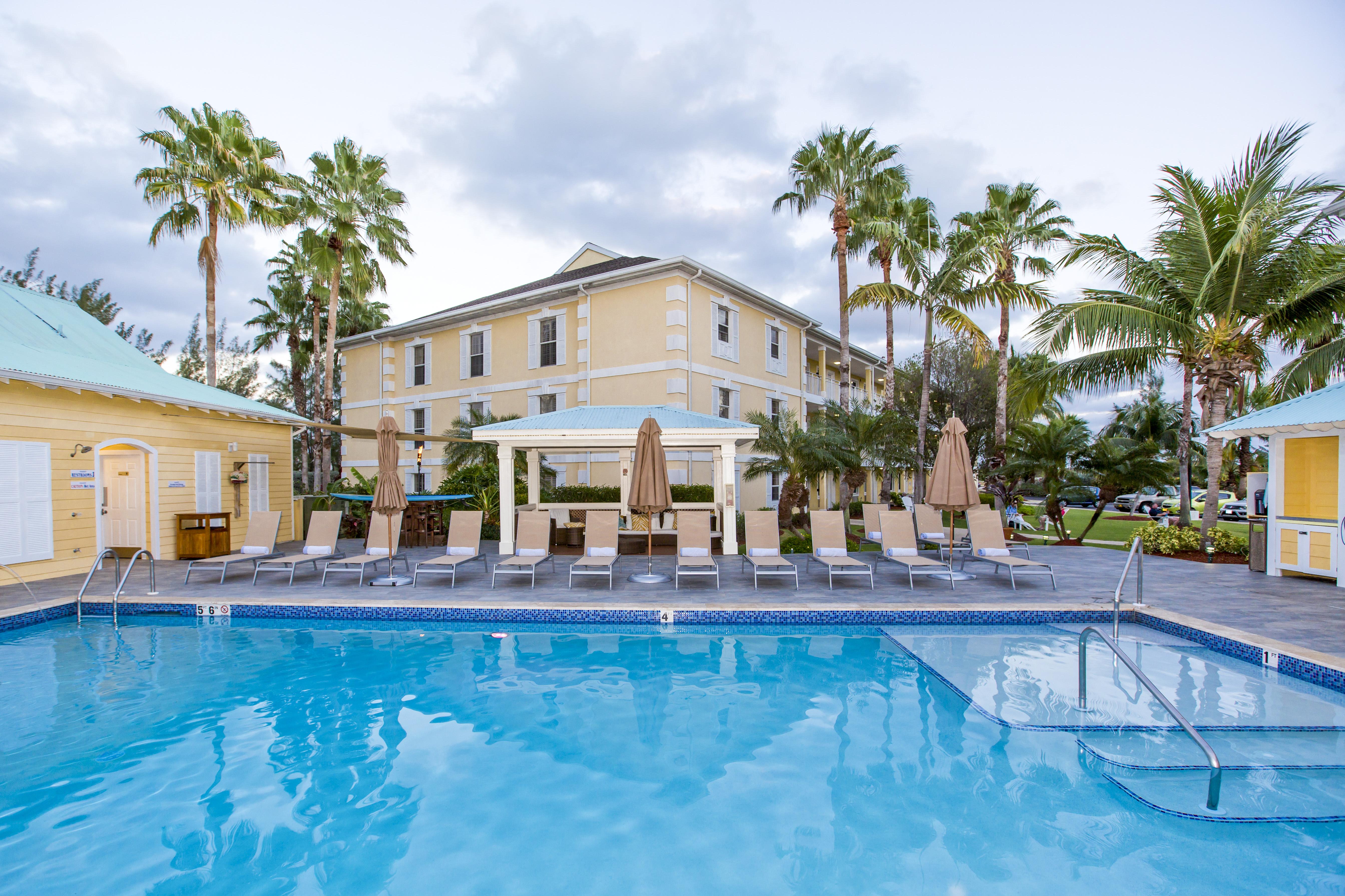 Sunshine Suites Resort West Bay Екстер'єр фото