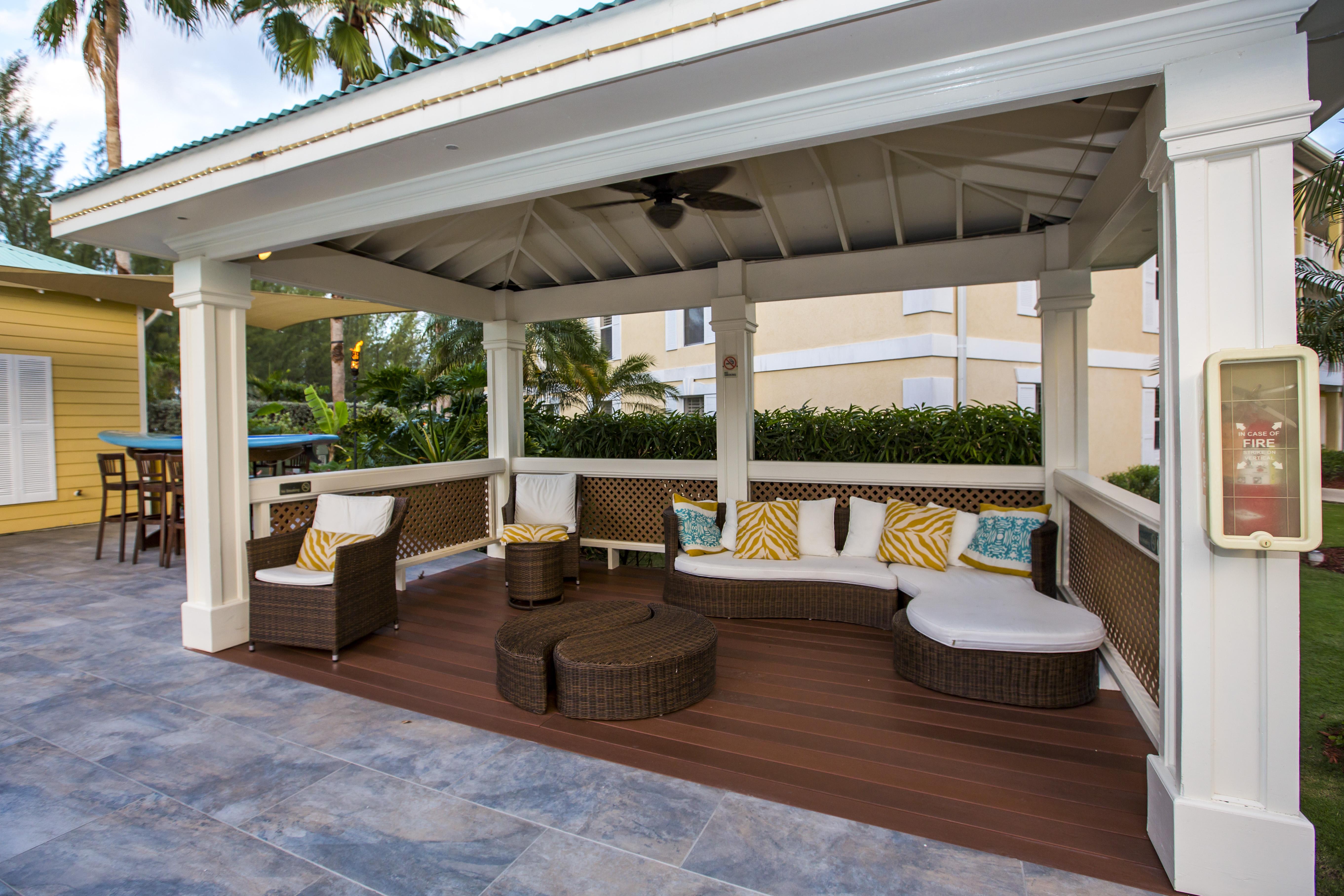 Sunshine Suites Resort West Bay Екстер'єр фото