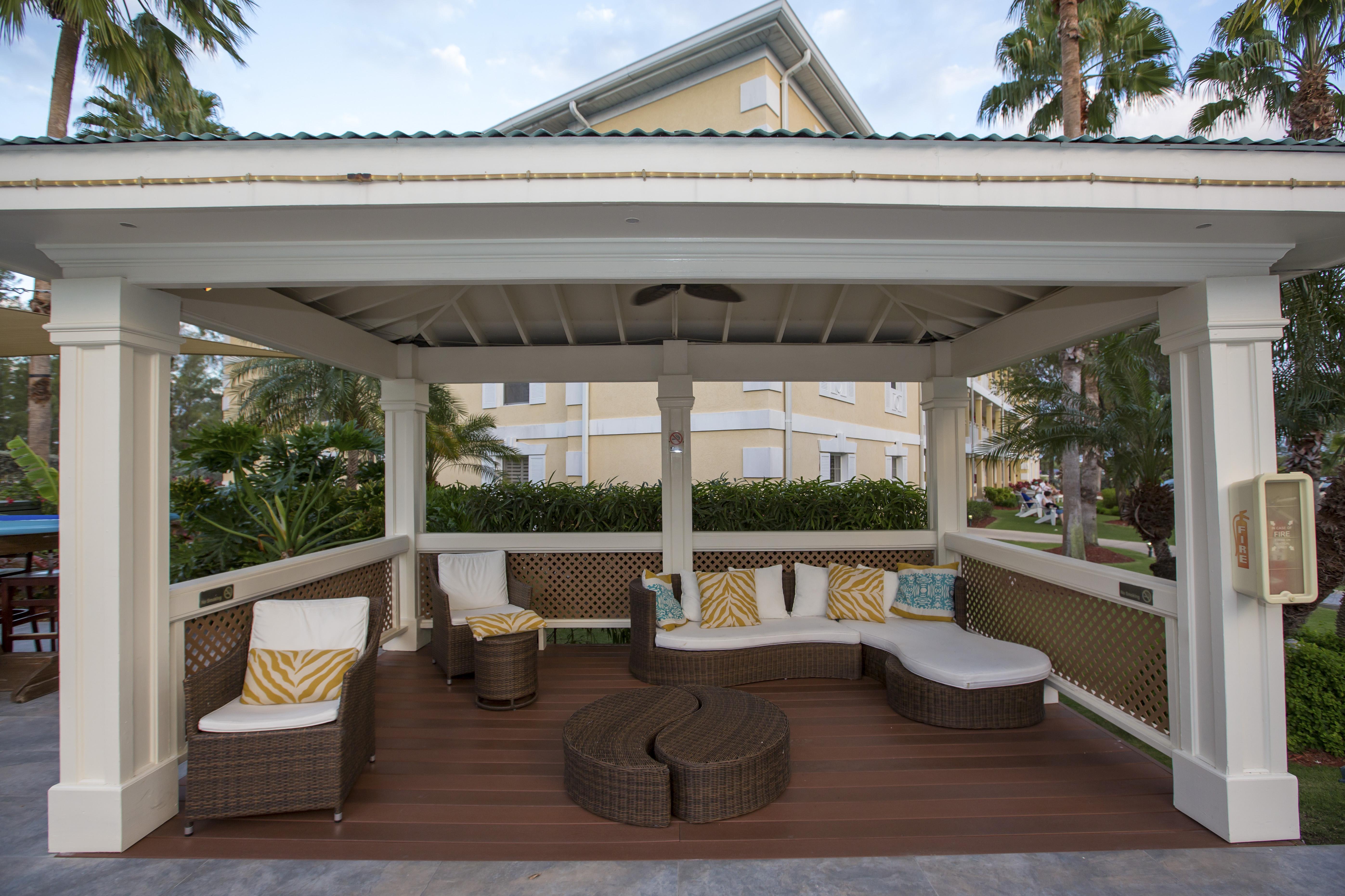 Sunshine Suites Resort West Bay Екстер'єр фото
