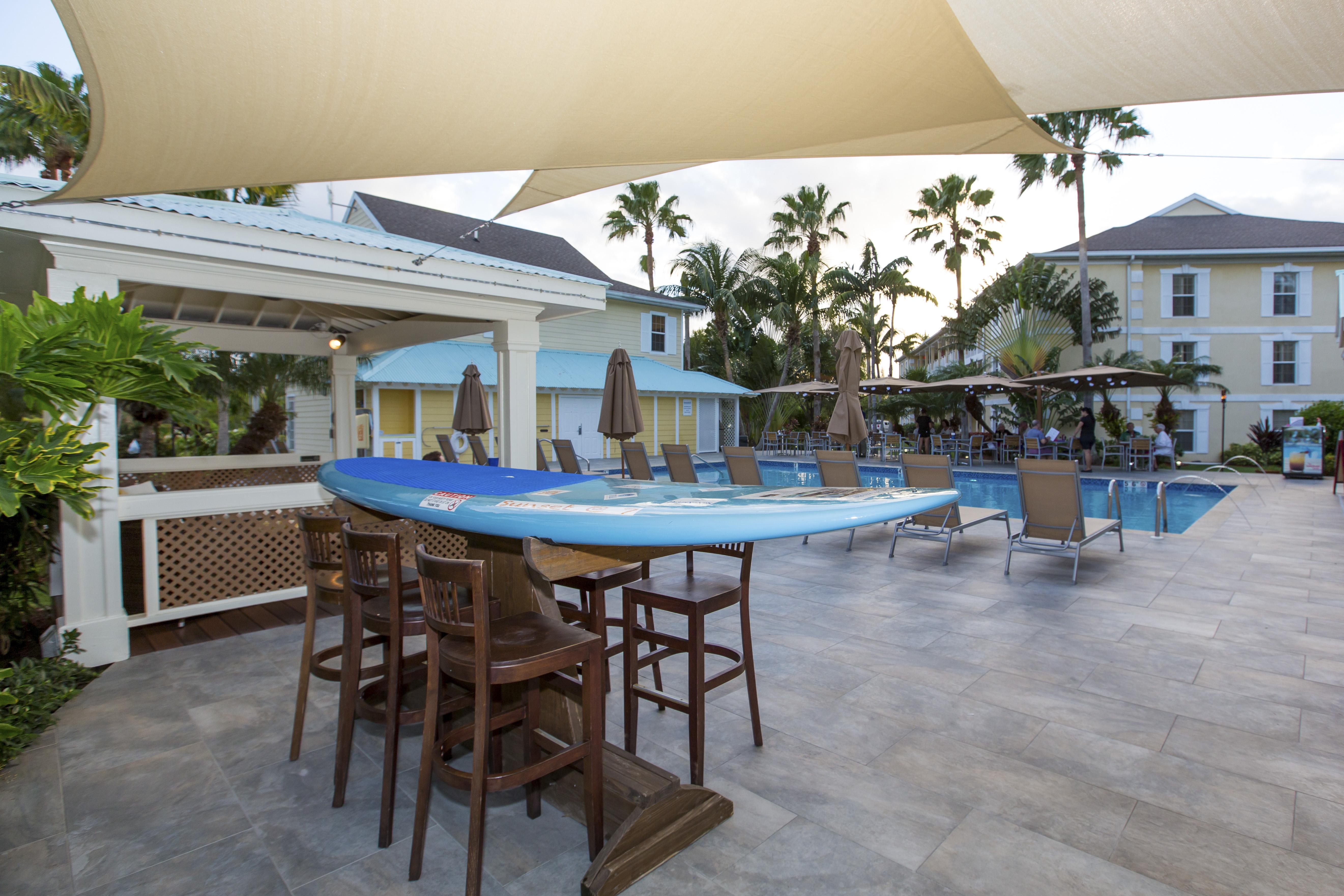 Sunshine Suites Resort West Bay Екстер'єр фото