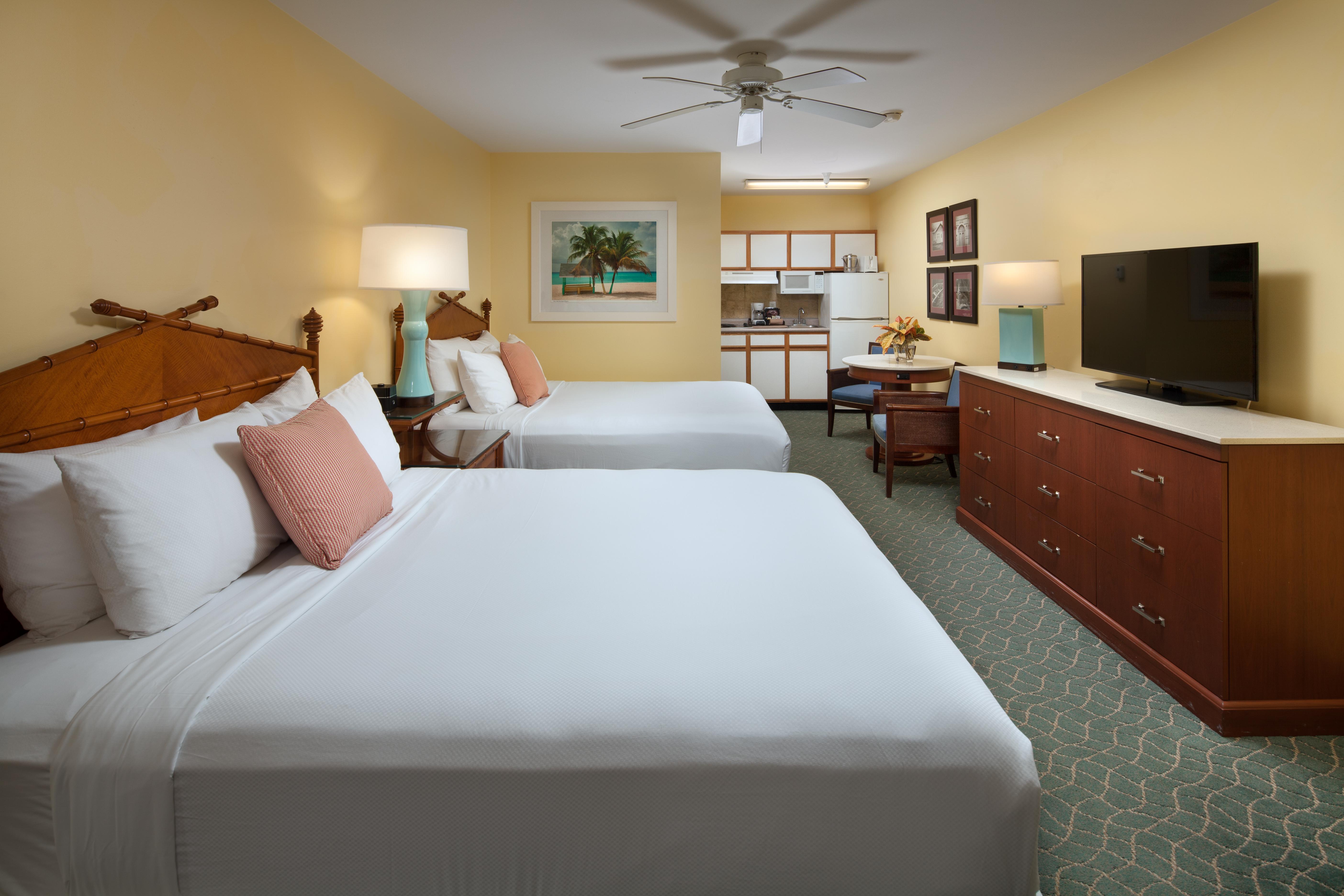 Sunshine Suites Resort West Bay Екстер'єр фото