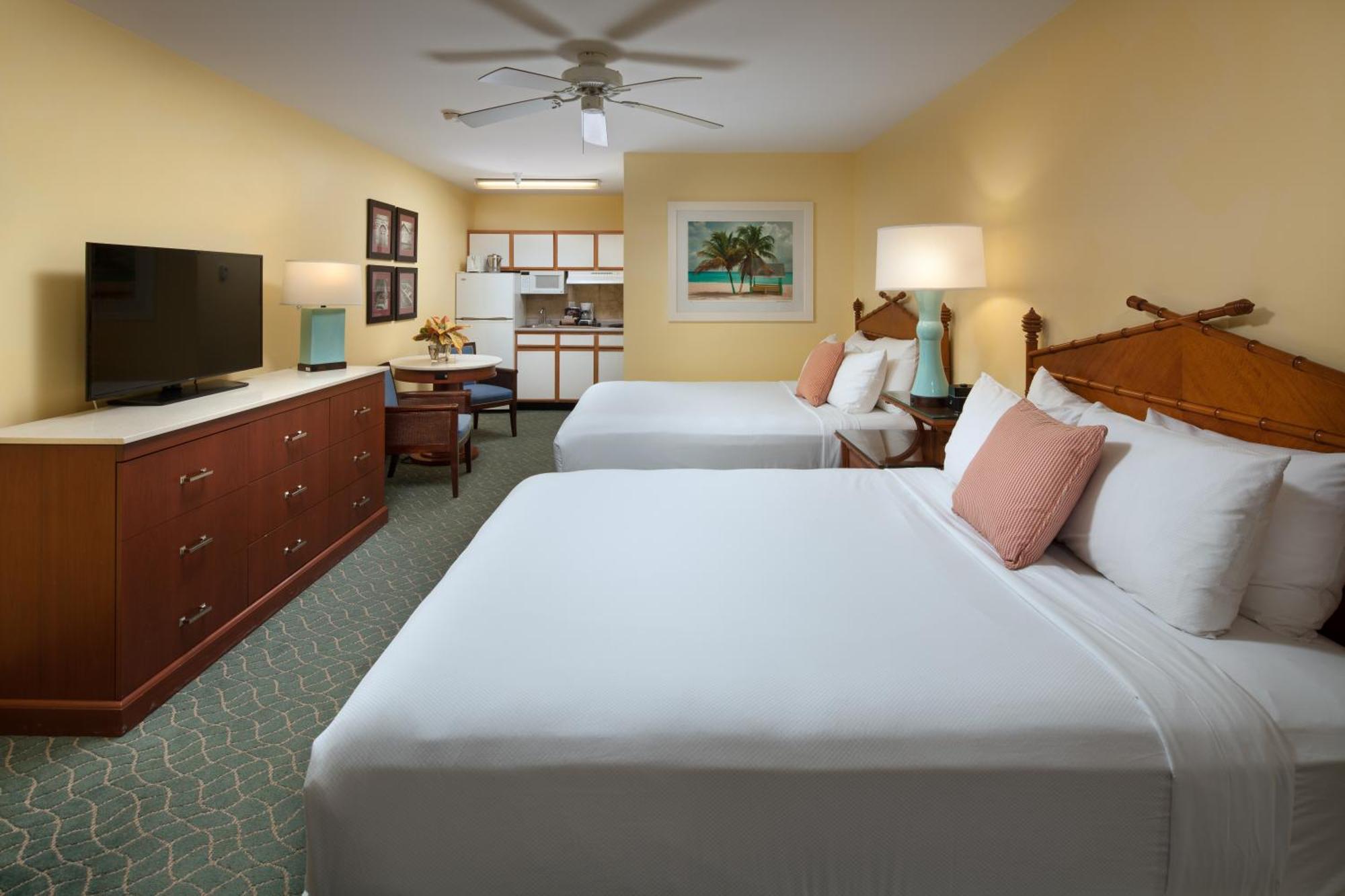 Sunshine Suites Resort West Bay Екстер'єр фото