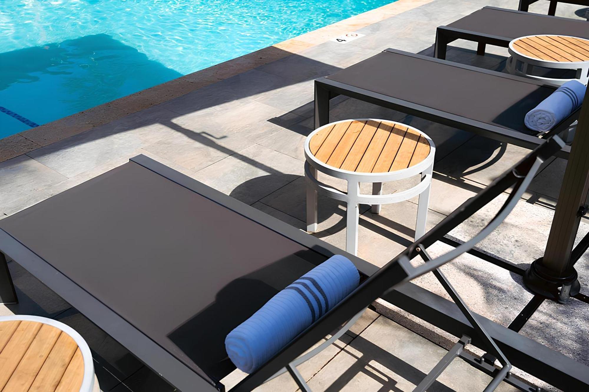 Sunshine Suites Resort West Bay Екстер'єр фото